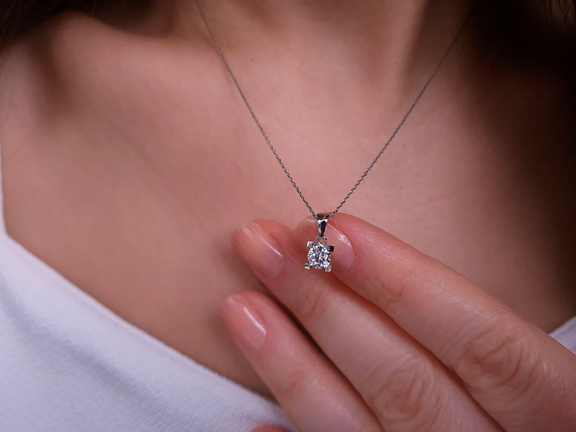 Weißgold Solitäre-Anhänger mit 0,40 ct laborgezüchtetem Diamanten
