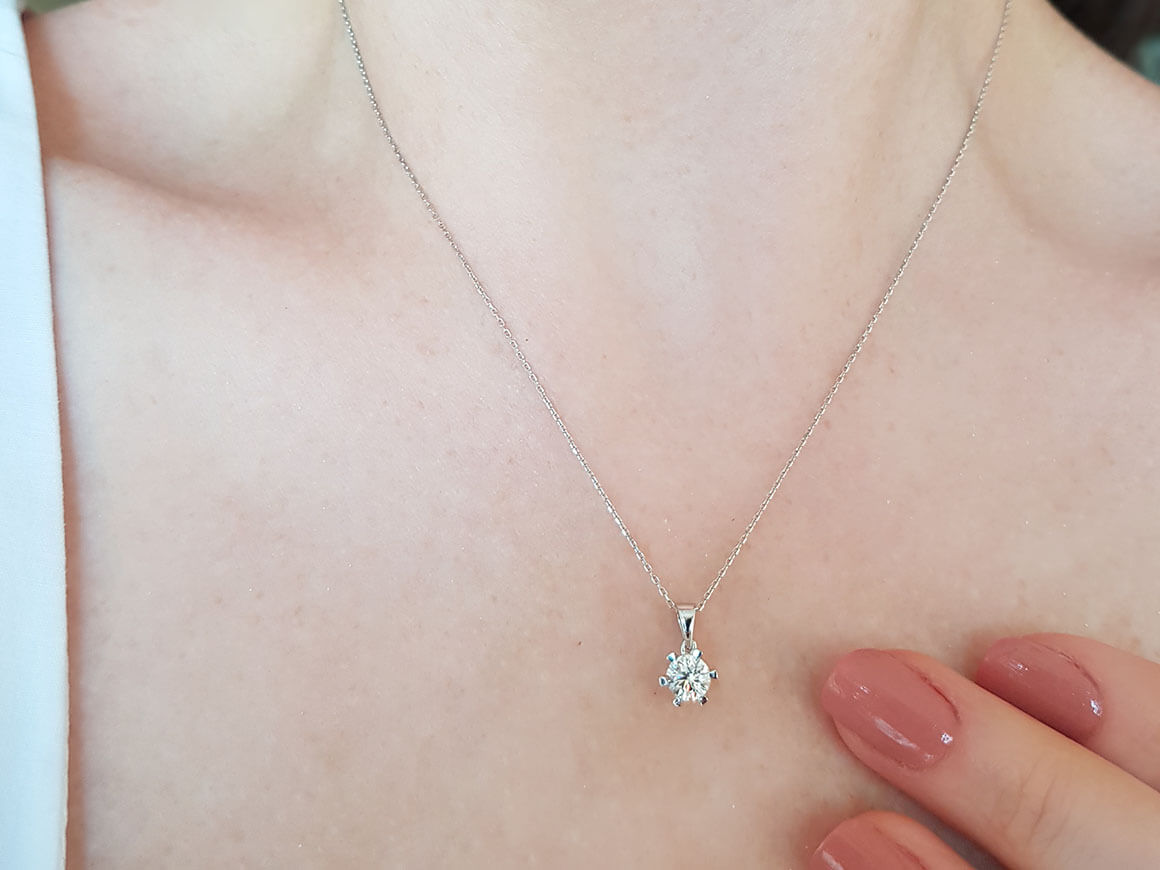0,50 ct yuvarlak laboratuvar pırlantalı tektaş kolye | 14 ayar Altın - Rosy Lab Diamonds'tan yüksek kaliteli Mücevher