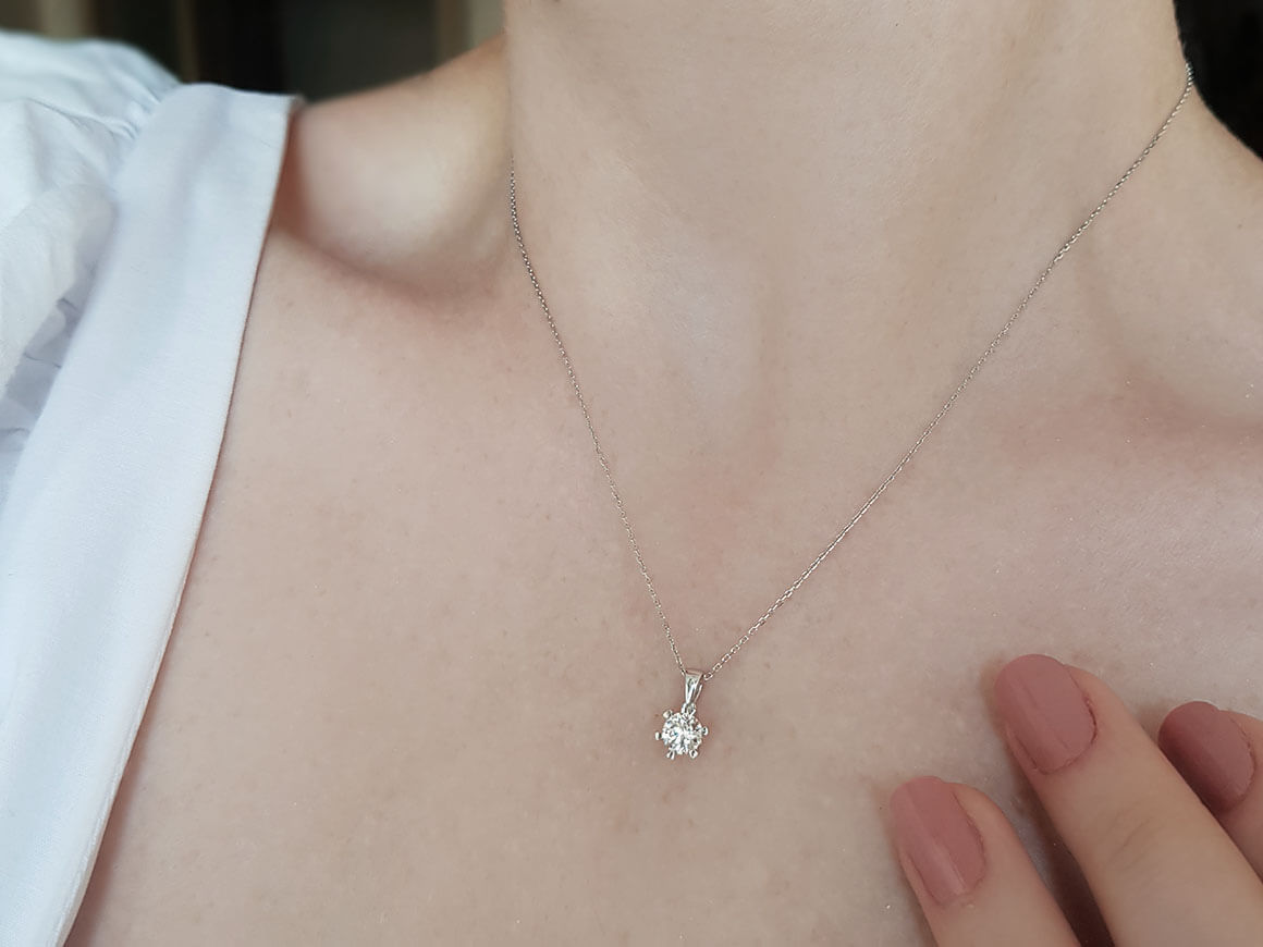 0,50 ct yuvarlak laboratuvar pırlantalı tektaş kolye | 14 ayar Altın - Rosy Lab Diamonds'tan yüksek kaliteli Mücevher