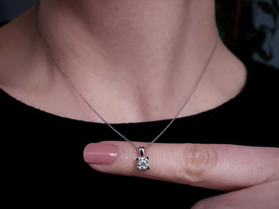 Solitaire necklace with diamond in square setting made of 14K white gold
