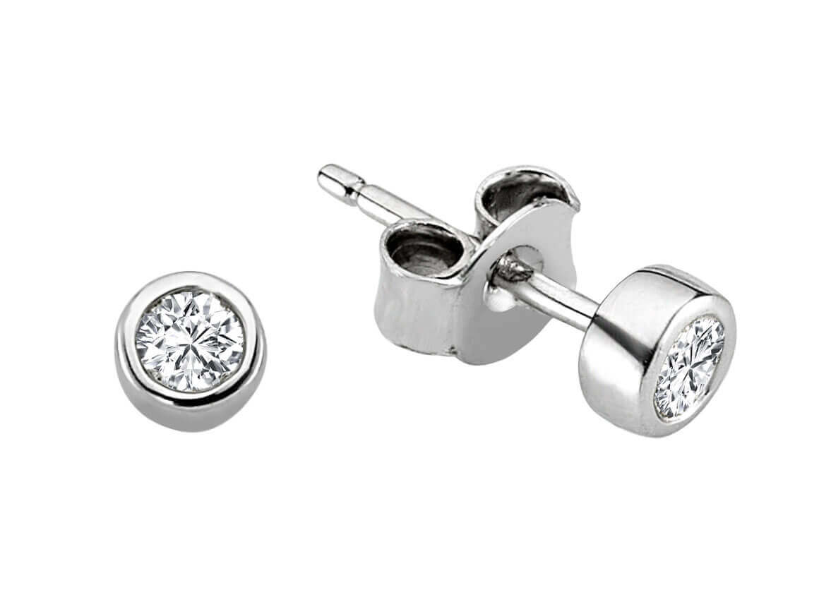 Classic bezel stud earrings with 0.22 ct diamonds made of 14K white gold
