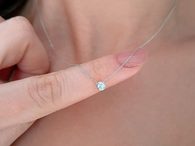 Zarte Halskette mit rundem labordiamant – 0,12 ct in 8K Weißgold