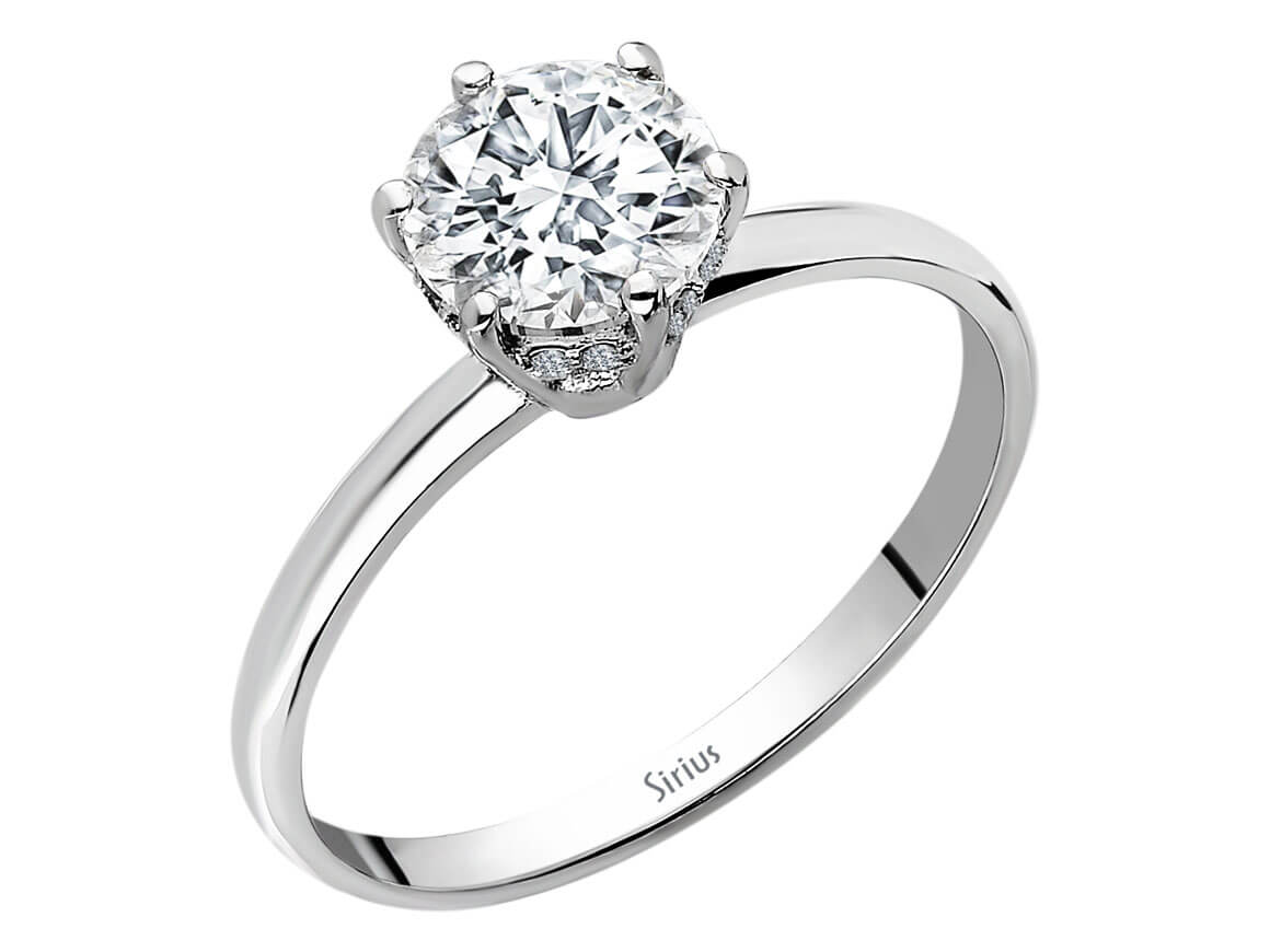 14 Karat White Gold Ring with 1 Round Diamond (0.92 ct) and 12 Small Round Diamonds – 1.50 Grams