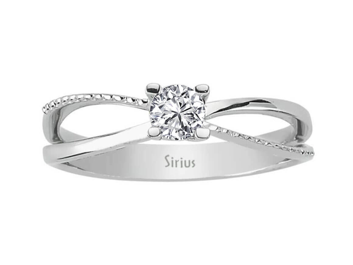 Weißgold Solitärring mit einem lab-grown Diamanten und seitlichen Diamanten