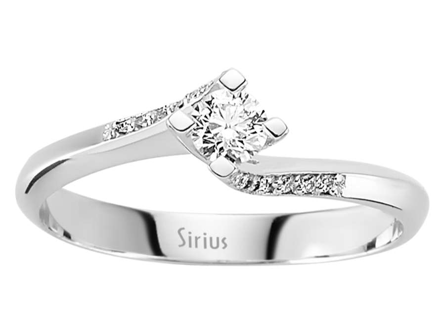 Stilvoller 14K Gold Verlobungsring mit Runddiamant und Pavé-Details