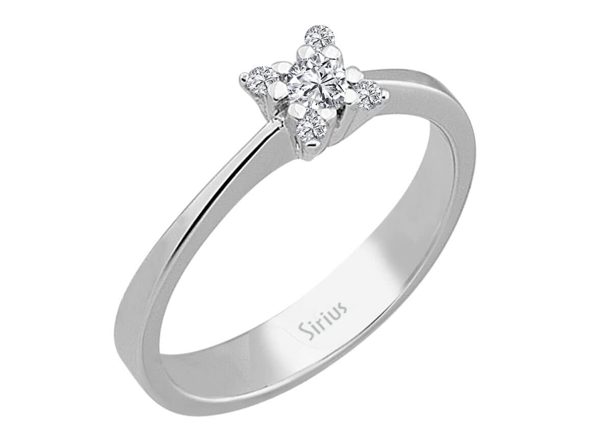 Feiner Weißgoldring mit 1 Solitärdiamant und 4 kleinen Diamanten
