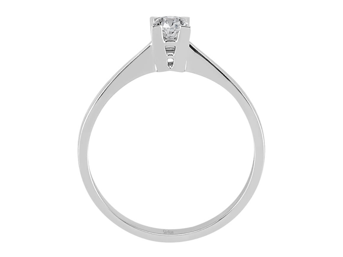 Weißgold-Ring mit einem laborgezüchteten Diamanten im Rundschliff