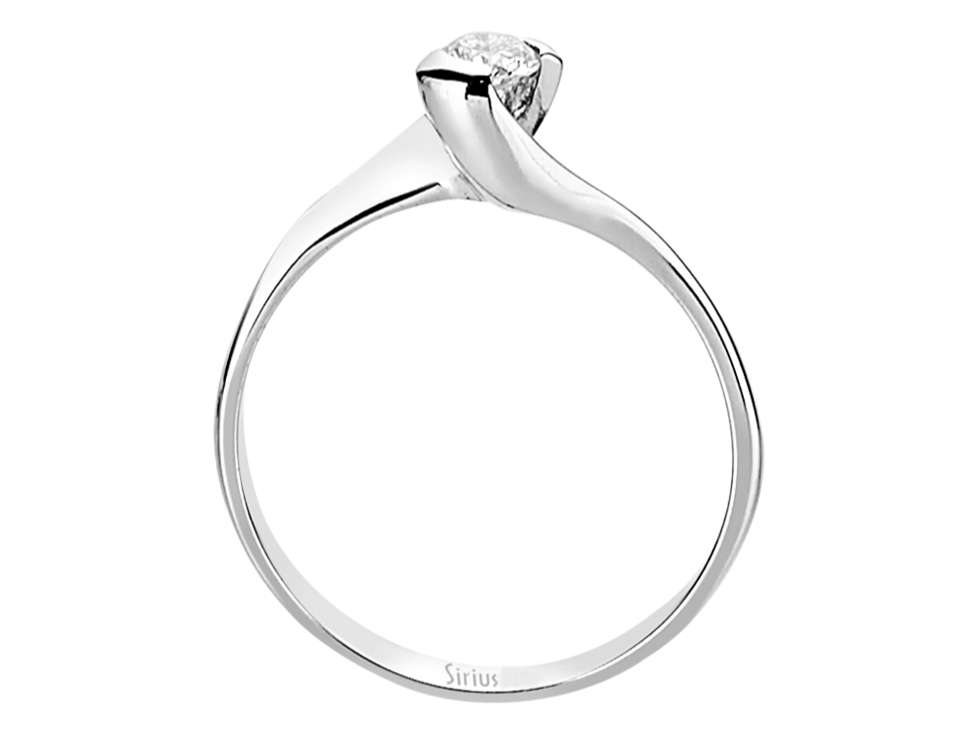 Weißgold-Ring mit einem laborgezüchteten Diamanten im Rundschliff