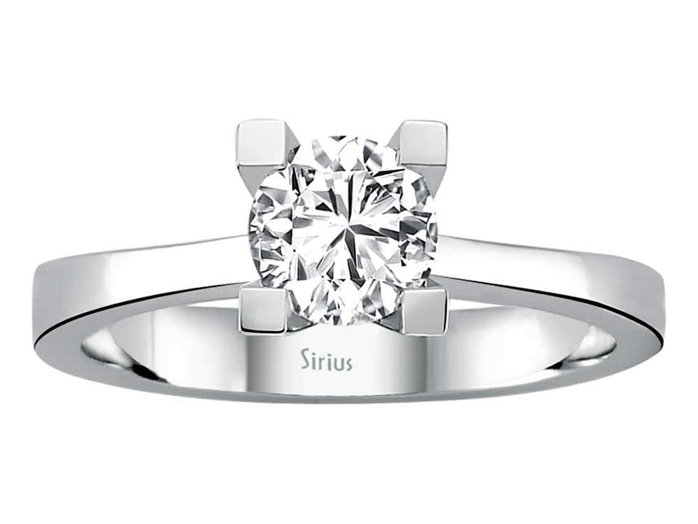 Magnificent solitaire diamond ring made of 14 karat white gold