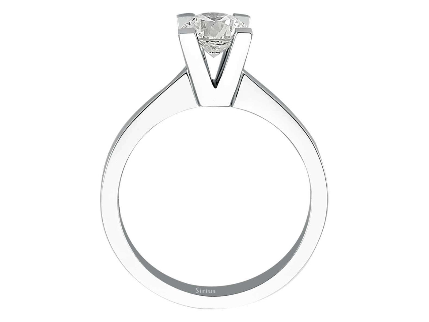 Magnificent solitaire diamond ring made of 14 karat white gold