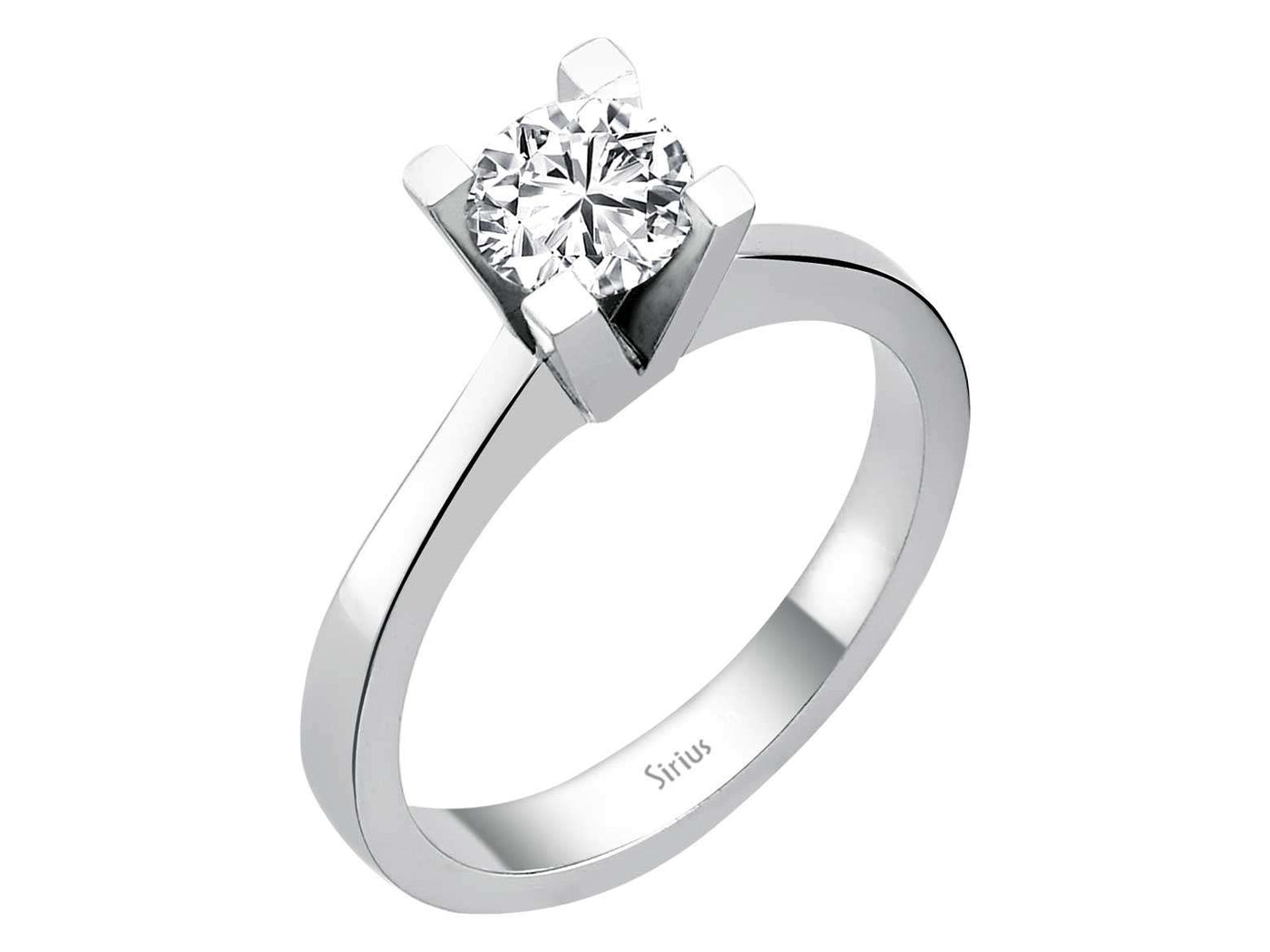 Magnificent solitaire diamond ring made of 14 karat white gold