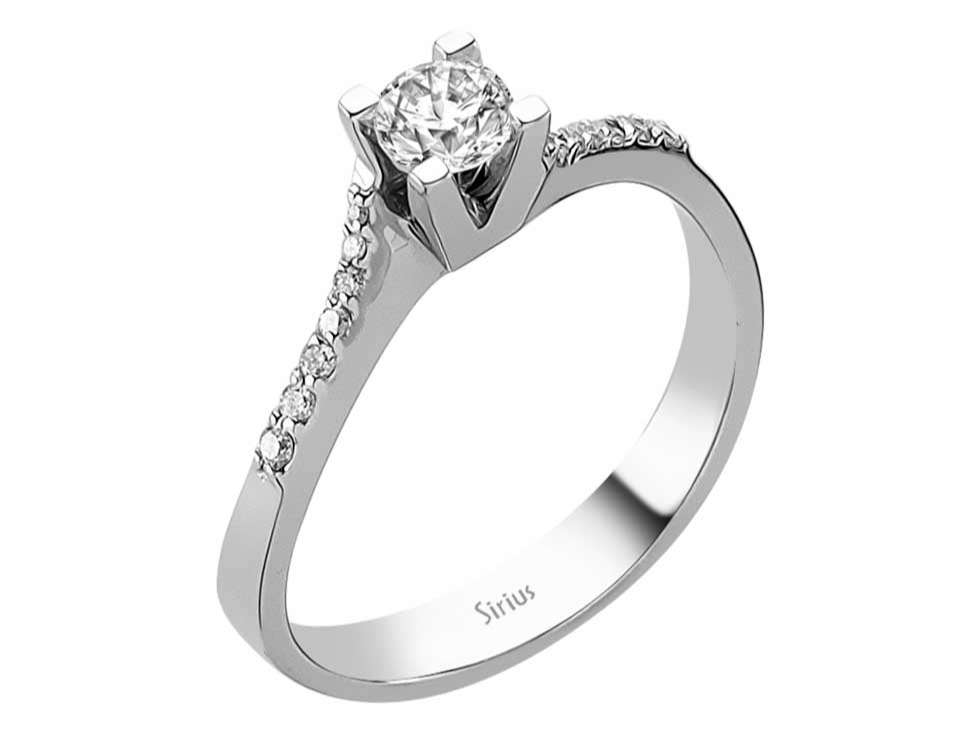 Klassischer Diamantring mit 0,32 ct Solitär & Seitensteinen – 14K Weißgold