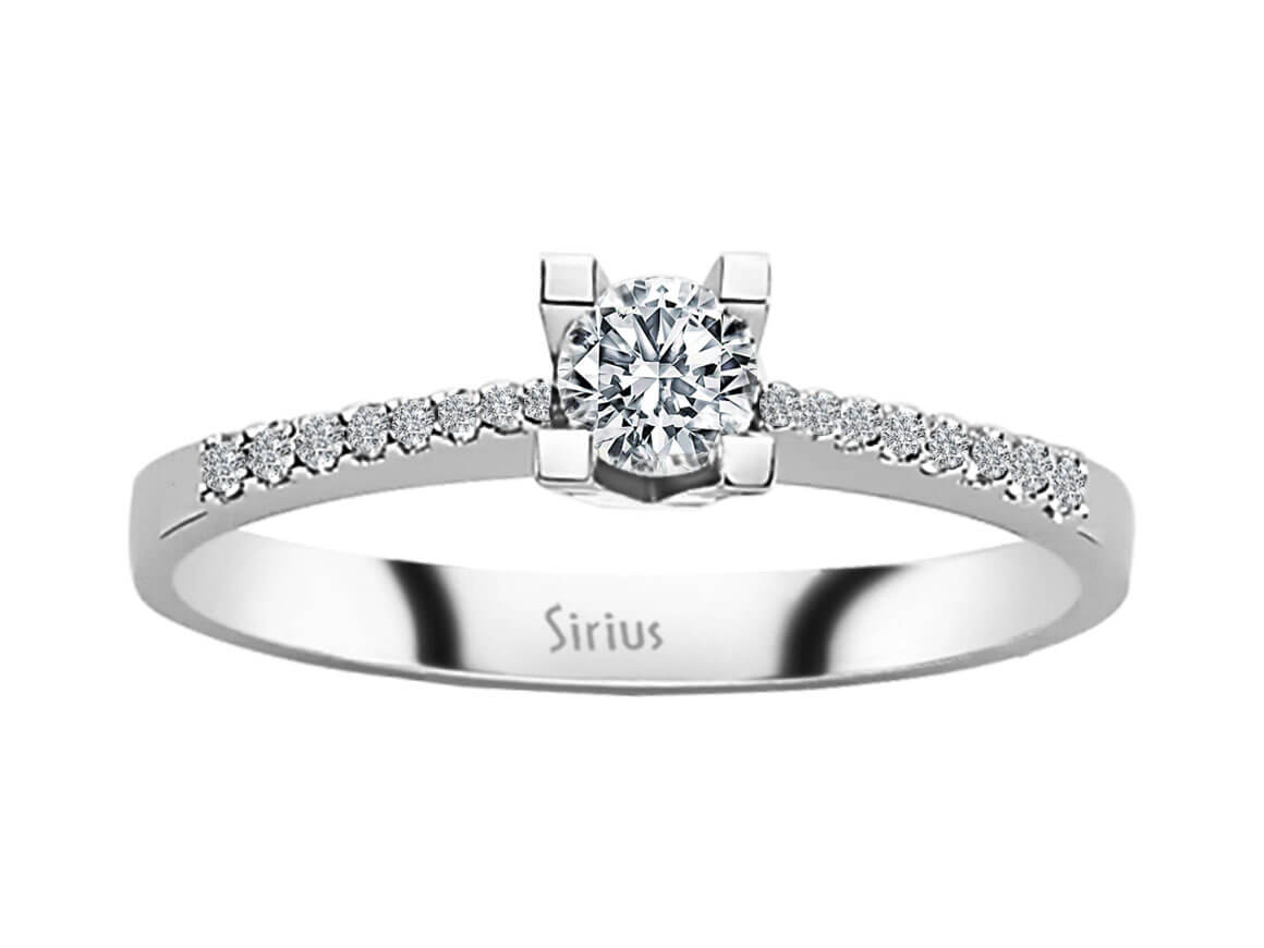 Klassischer Solitärring mit seitlichen Diamanten – 0,32 ct – 14K Weißgold – Modell 24R0046