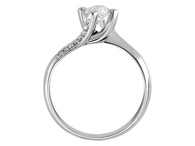 Modern diamond ring with main stone and pavé setting made of 14 karat white gold