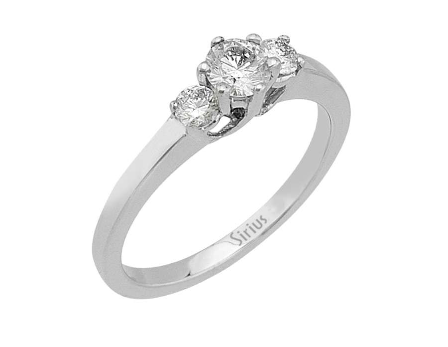 Weißgoldring mit drei rund geschliffenen Diamanten – 0,31 Karat + 0,21 Karat