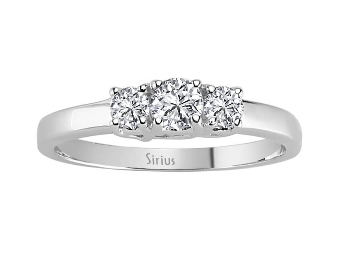 Eleganter Weißgoldring mit drei runden Solitärdiamanten – 0,20 Karat + 0,18 Karat
