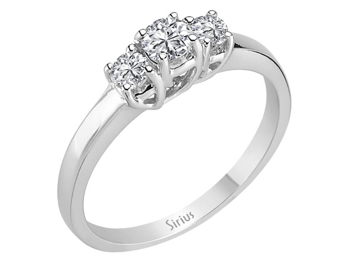 Eleganter Weißgoldring mit drei runden Solitärdiamanten – 0,20 Karat + 0,18 Karat
