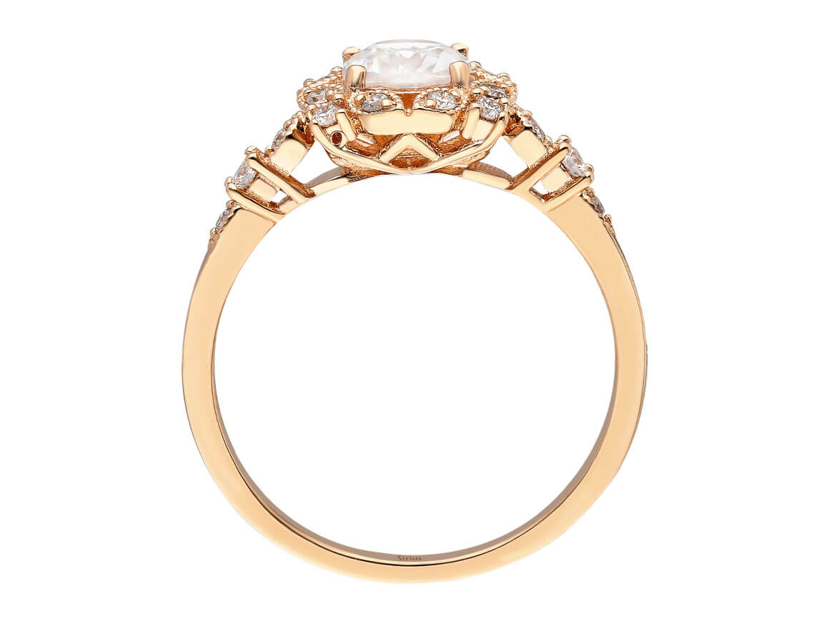 Laboratuvarda yetiştirilmiş elmaslar ve beyaz Safir içeren zarif yüzük | 14K Rose Altın - Rosy Lab Diamonds'ın kaliteli Mücevheri