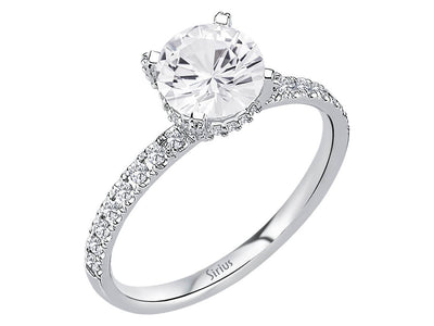 Bague classique en or blanc avec saphir blanc rond et diamants pavé