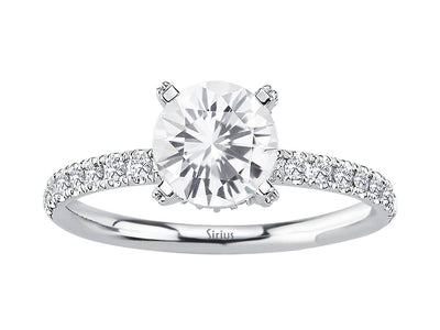 Bague classique en or blanc avec saphir blanc rond et diamants pavé