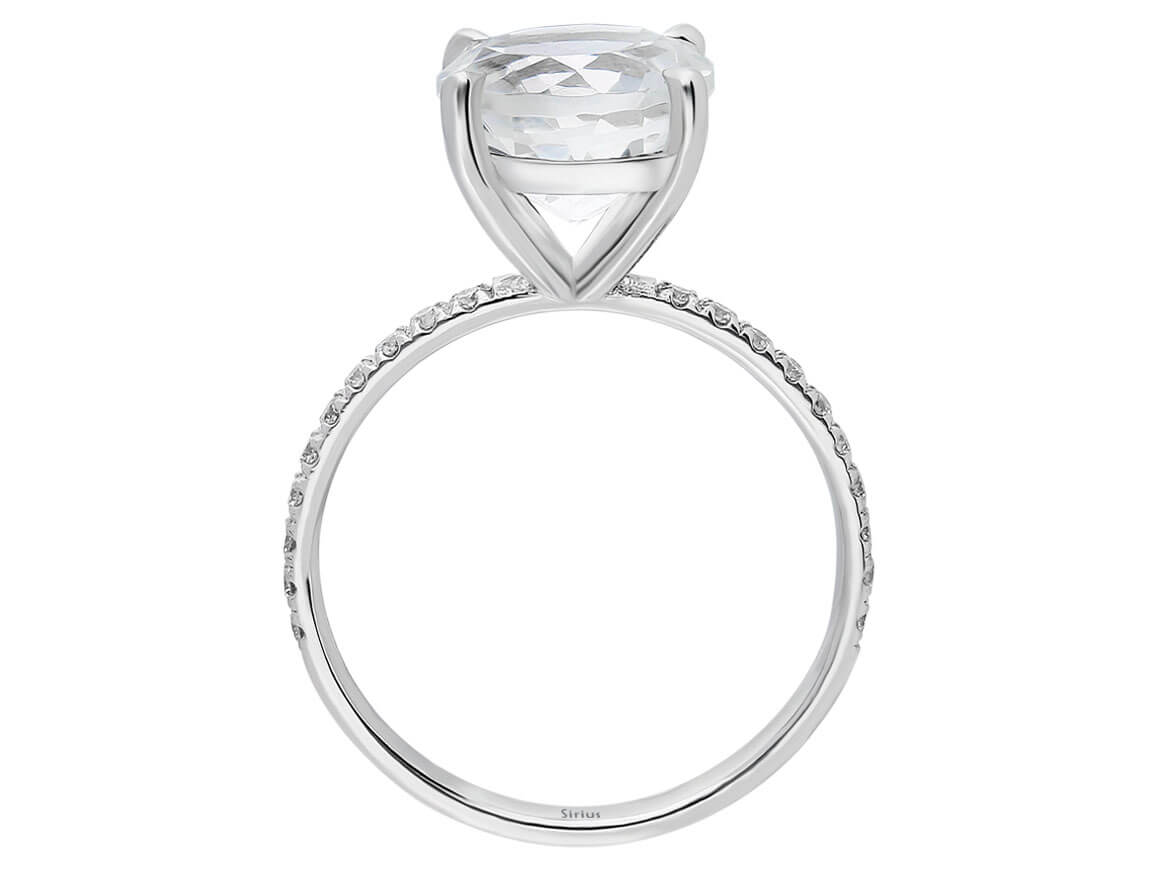 Beyaz Altın üzerinde laboratuvarda yetiştirilmiş pırlantalar ve Beyaz Topaz bulunan tektaş yüzük | Zarif Mücevher - Rosy Lab Diamonds’tan yüksek kaliteli Mücevher