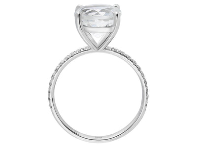 Solitaire ring with lab-grown diamonds and white topaz in white gold