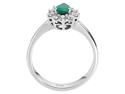 Feiner Ring mit 10 rund geschliffenen Diamanten und einem tropfenförmigen Smaragd in 14 Karat Weißgold