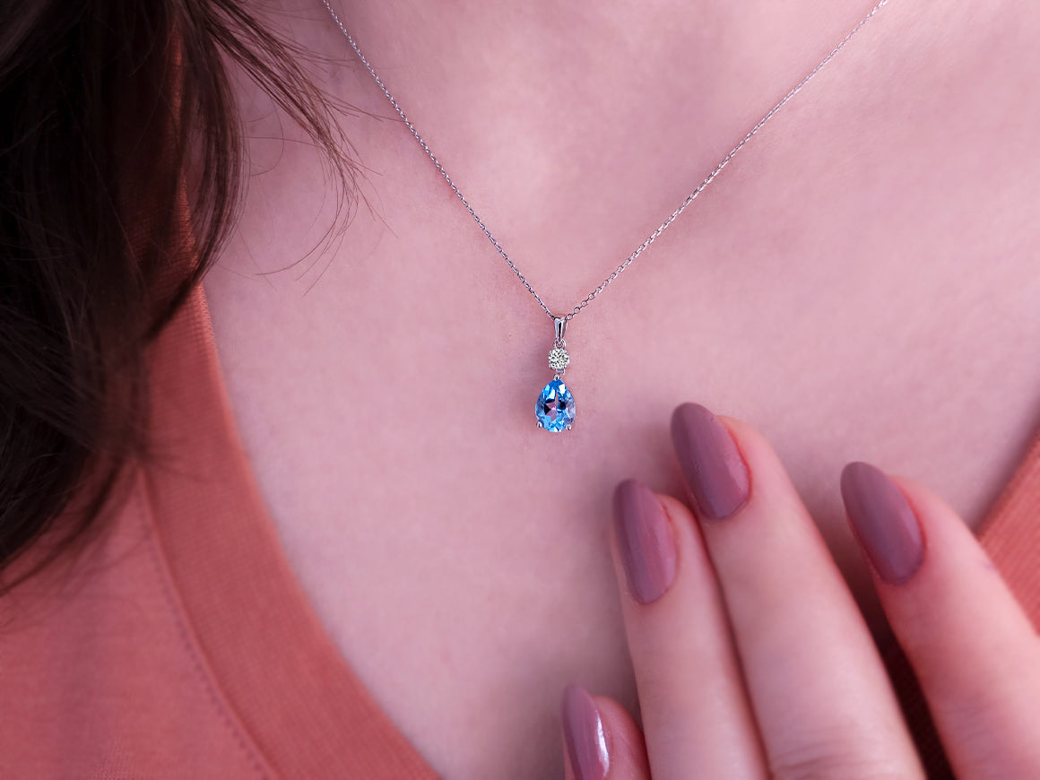 Mavi Topaz ve Laboratuvar Pırlantalı Kolye Ucu | 14 Ayar Beyaz Altın - Rosy Lab Diamonds’tan yüksek kaliteli Mücevher