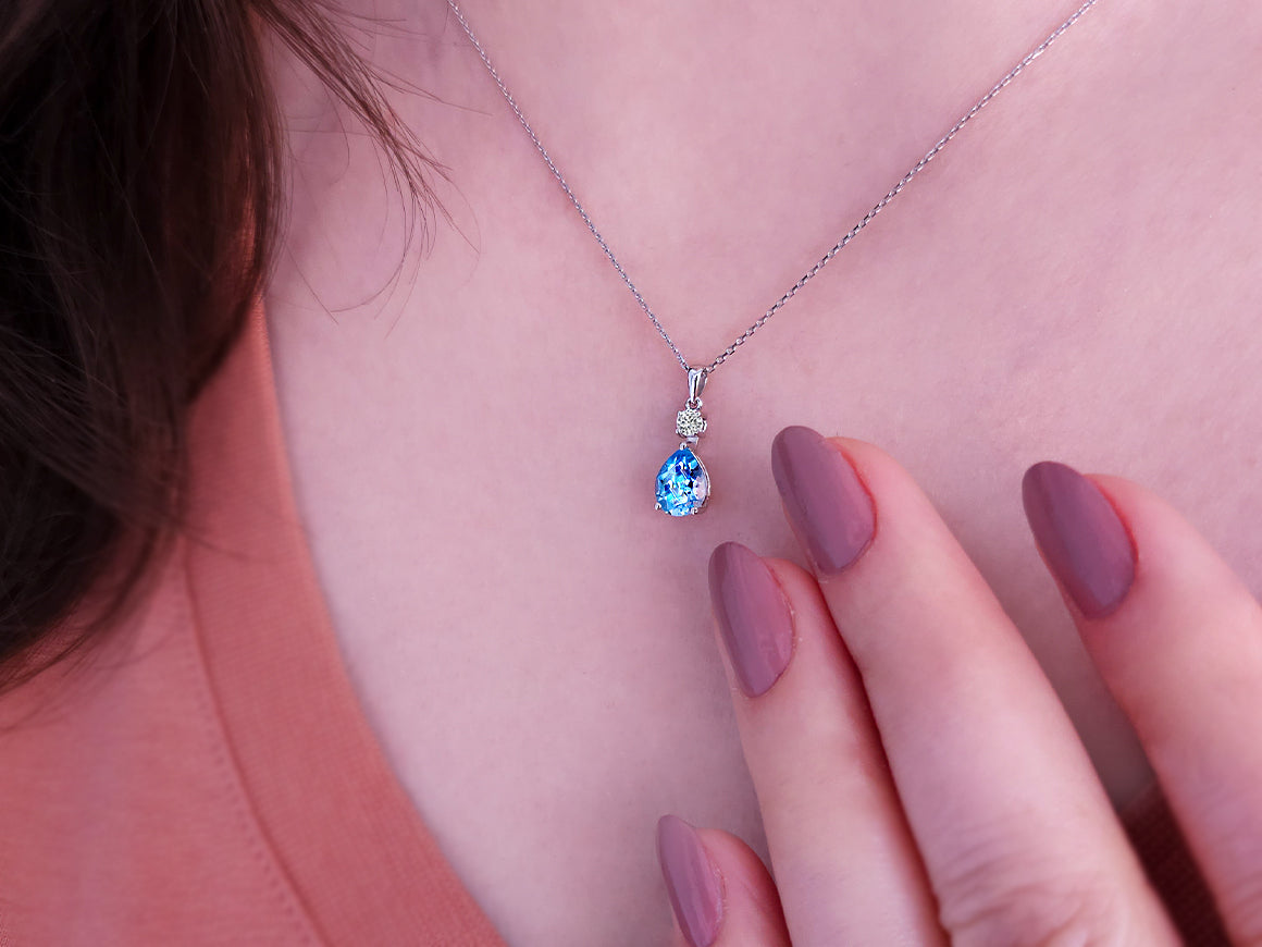 Mavi Topaz ve Laboratuvar Pırlantalı Kolye Ucu | 14 Ayar Beyaz Altın - Rosy Lab Diamonds’tan yüksek kaliteli Mücevher