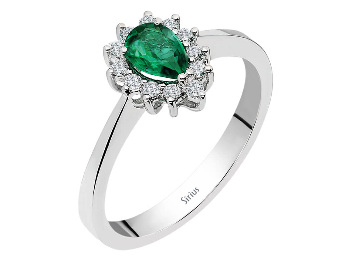 Bague en Or Blanc avec diamants de laboratoire et Émeraude en forme de goutte | Bijoux en Or Blanc 8 carats – Bijoux haut de gamme de Rosy Lab Diamonds