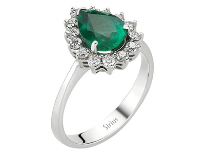 Eleganter Ring mit 14 rund geschliffenen Diamanten und einem tropfenförmigen Smaragd in 14 Karat Weißgold