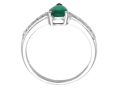 Ring mit 1 Zümrüt im Tropfenschliff & 12 Labordiamanten in 14K Weißgold – Modell 04R0322