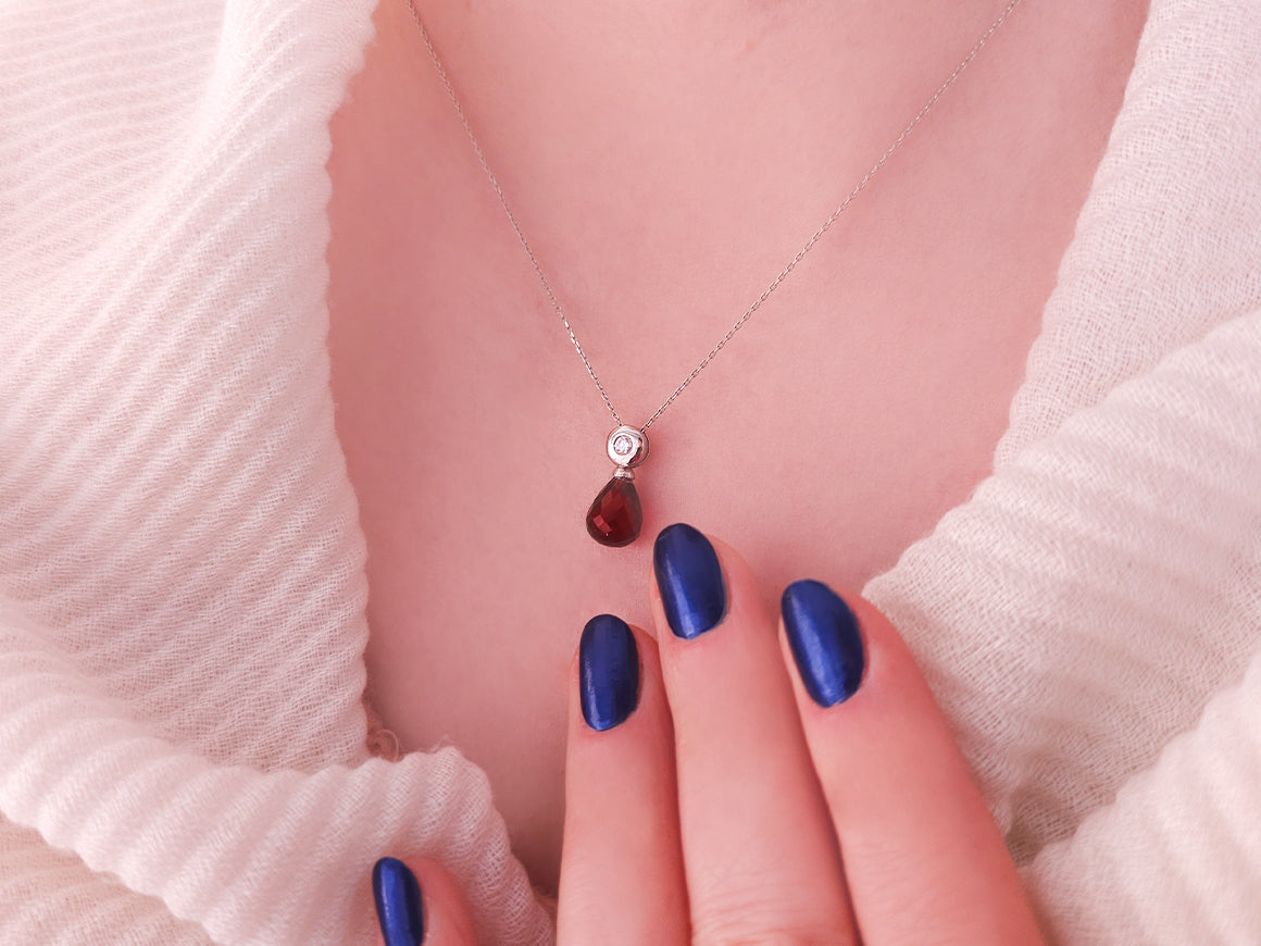 Granat & Diamant Anhänger - Tropfenform | 8K Weißgold - hochwertiger Schmuck von Rosy Lab Diamonds