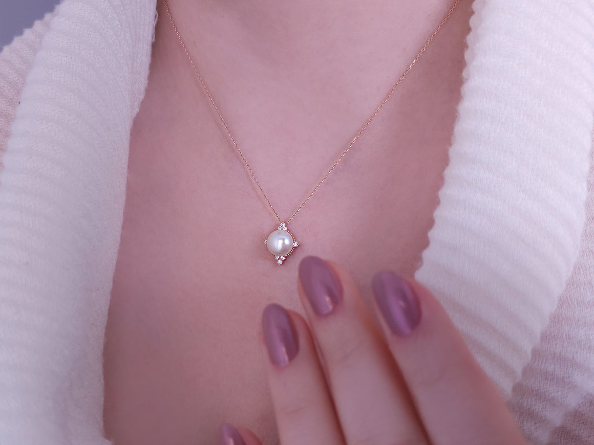 İnci ve laboratuvar pırlantalı Moira kolye ucu | 14K Rose Altın - Rosy Lab Diamonds’tan yüksek kaliteli Mücevher