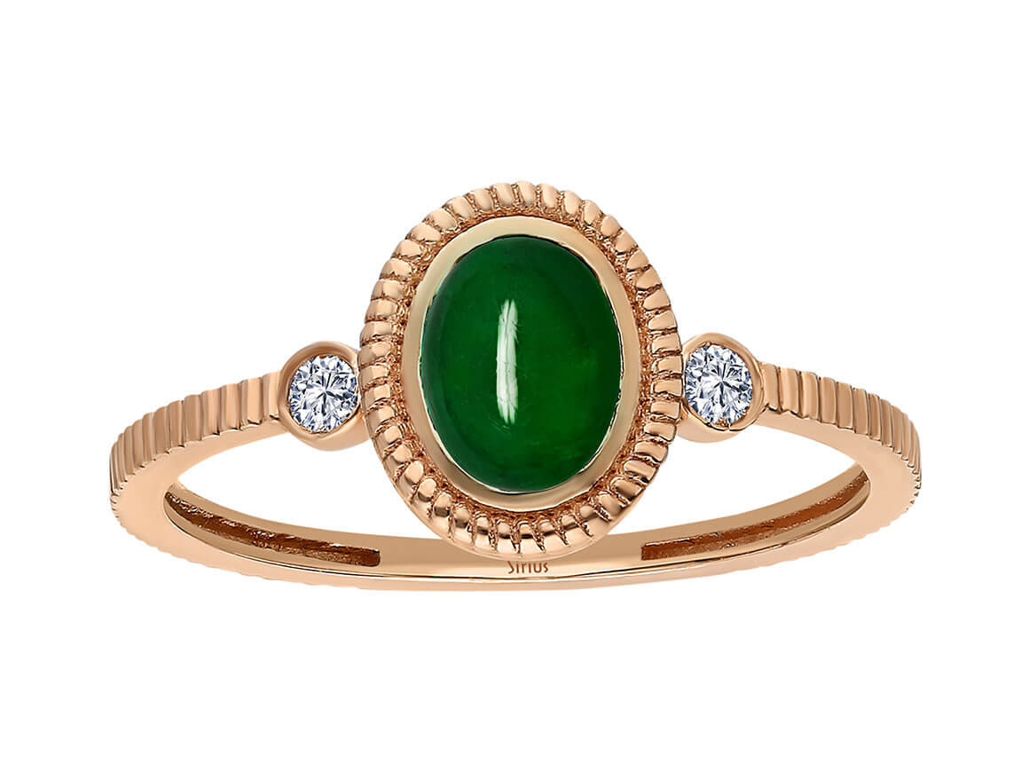 Rose gold ring with 2 diamonds and 1 cabochon emerald