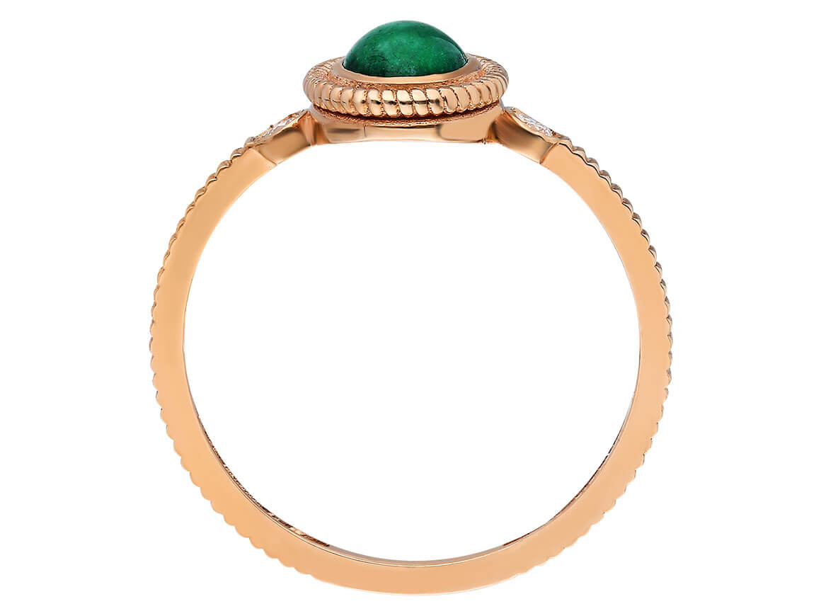 Rose gold ring with 2 diamonds and 1 cabochon emerald