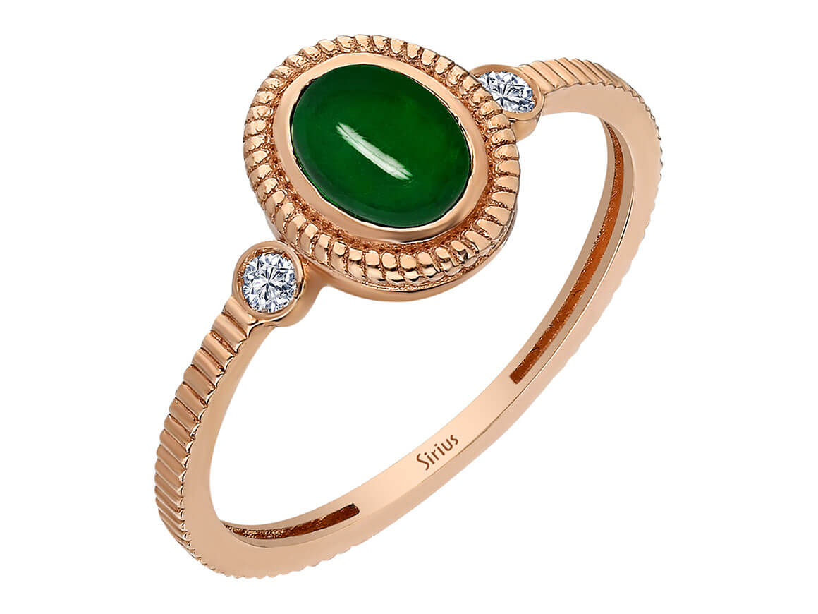 Rose gold ring with 2 diamonds and 1 cabochon emerald
