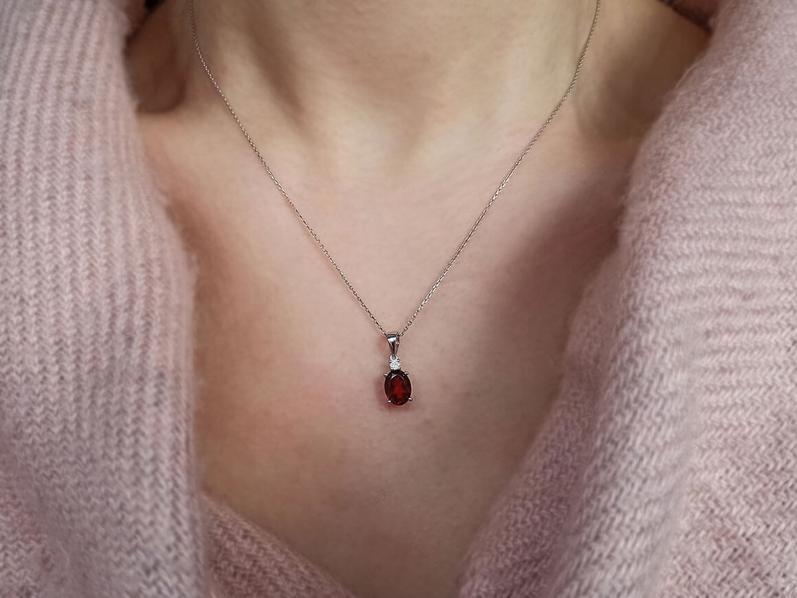 Pendant with Oval Garnet & Lab Diamond – 8K White Gold