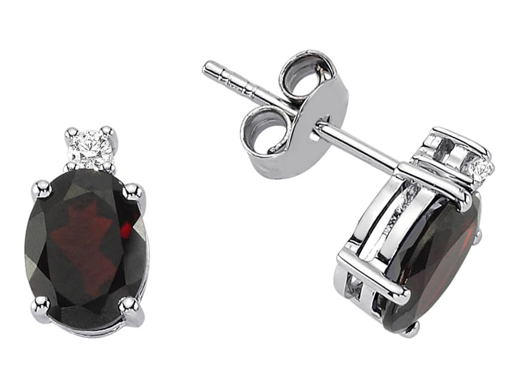 Clous d'oreilles avec grenats ovales et diamants cultivés en laboratoire en or 333