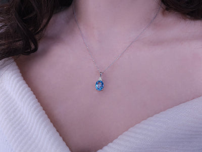 Oval Blue Topaz & 3 Lab Diamonds – Pendant made of 8K White Gold