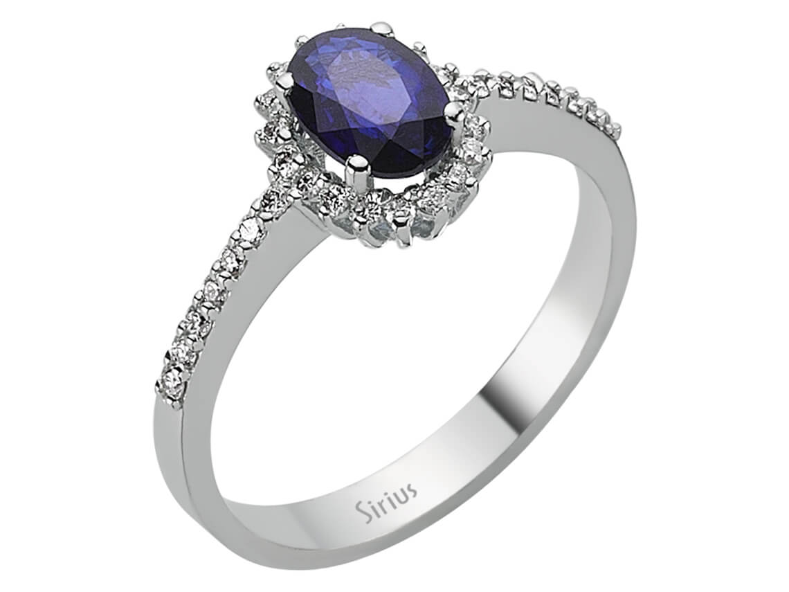 Weißgoldring mit Ovalem Saphir und Anturage aus Labordiamanten