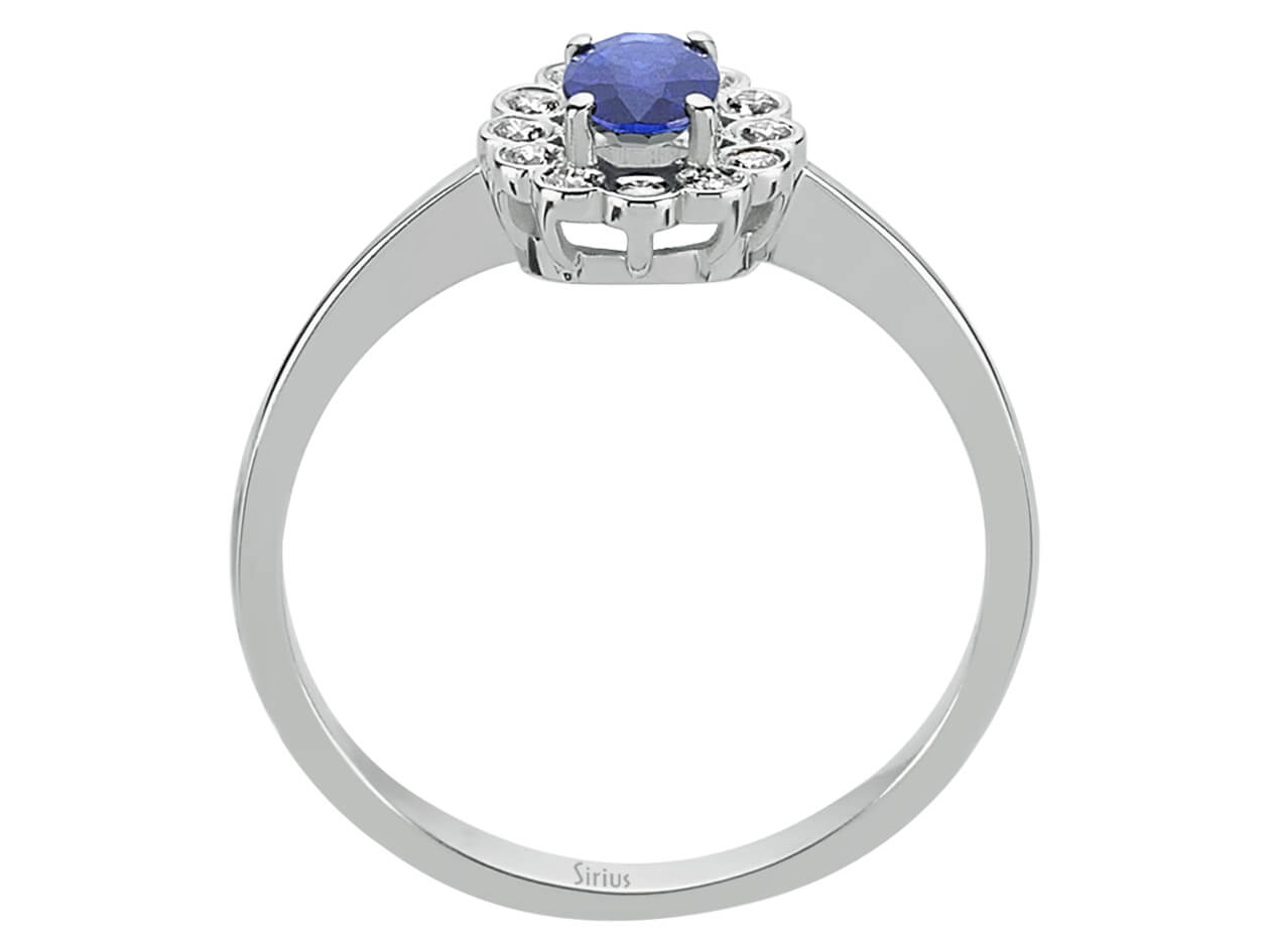 Élégante bague en or blanc ornée d’un saphir ovale et d’un entourage floral | 8K – Bijoux haut de gamme de Rosy Lab Diamonds