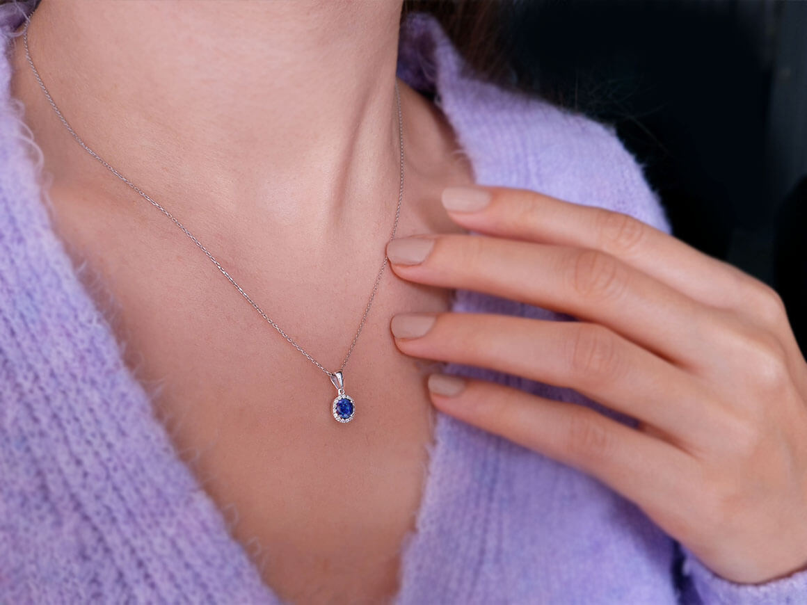 Necklace with oval Sapphire & lab-grown diamonds - 8K White Gold - high-quality Jewelry by Rosy Lab Diamonds