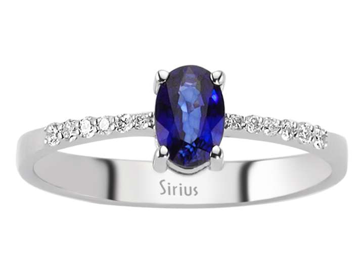 Eleganter Ring aus 8K Weißgold mit ovalem Saphir (0,65 ct) und 12 Diamanten