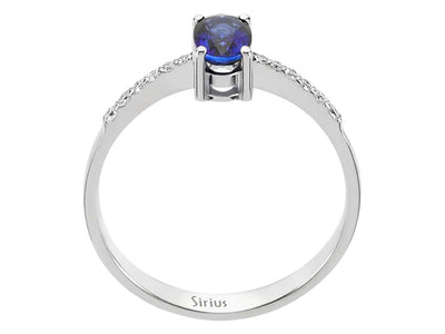 Eleganter Ring aus 8K Weißgold mit ovalem Saphir (0,65 ct) und 12 Diamanten