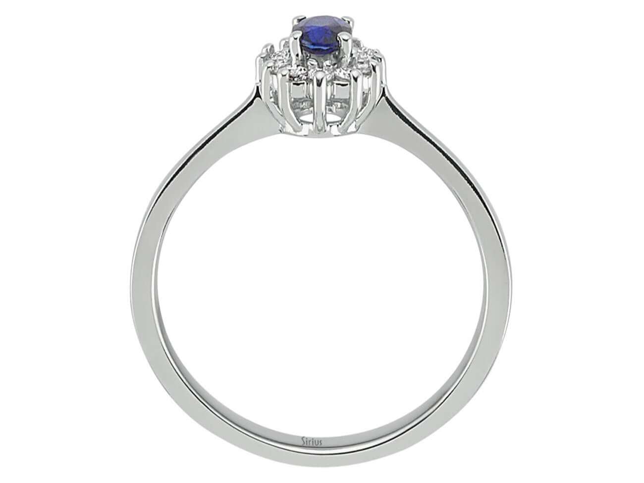 Eleganter Ring aus 8K Weißgold mit ovalem Saphir und natürlichen Diamanten – 23R0055