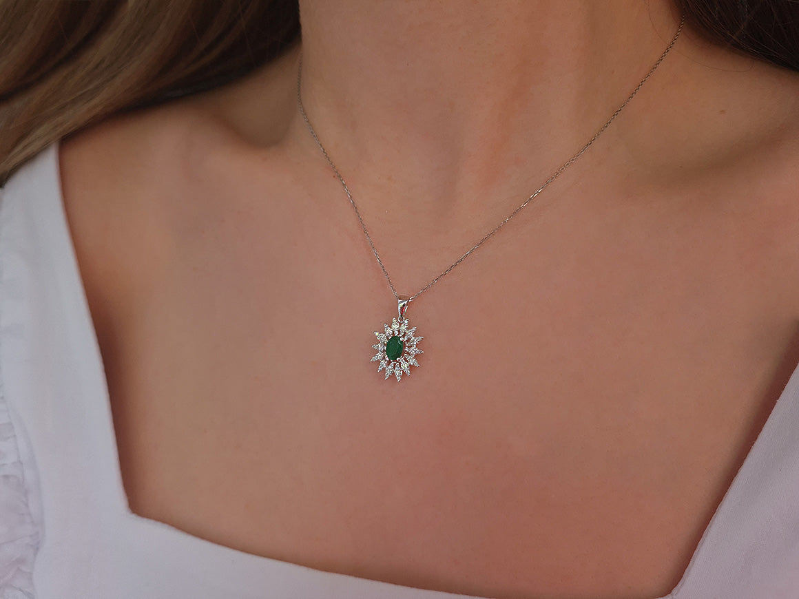 Anhänger mit Smaragd & Labordiamanten in 14K Weißgold | Rosy – hochwertiger Schmuck von Rosy Lab Diamonds