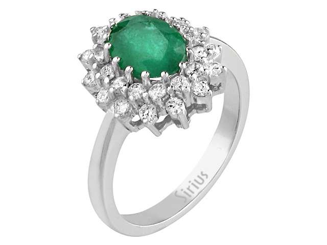 Elegant entourage ring with an oval Emerald and 28 lab-grown diamonds in 14-karat White Gold – high-quality Jewelry from Rosy Lab Diamonds