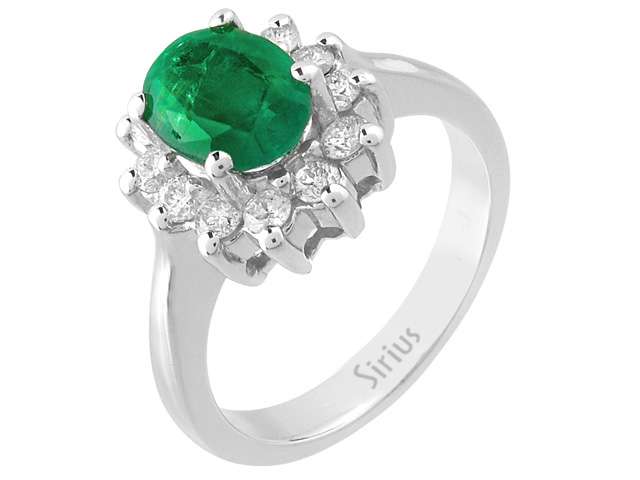 Elegant halo ring with an oval Emerald and 12 lab-grown diamonds in 14-karat White Gold - high-quality Jewelry from Rosy Lab Diamonds