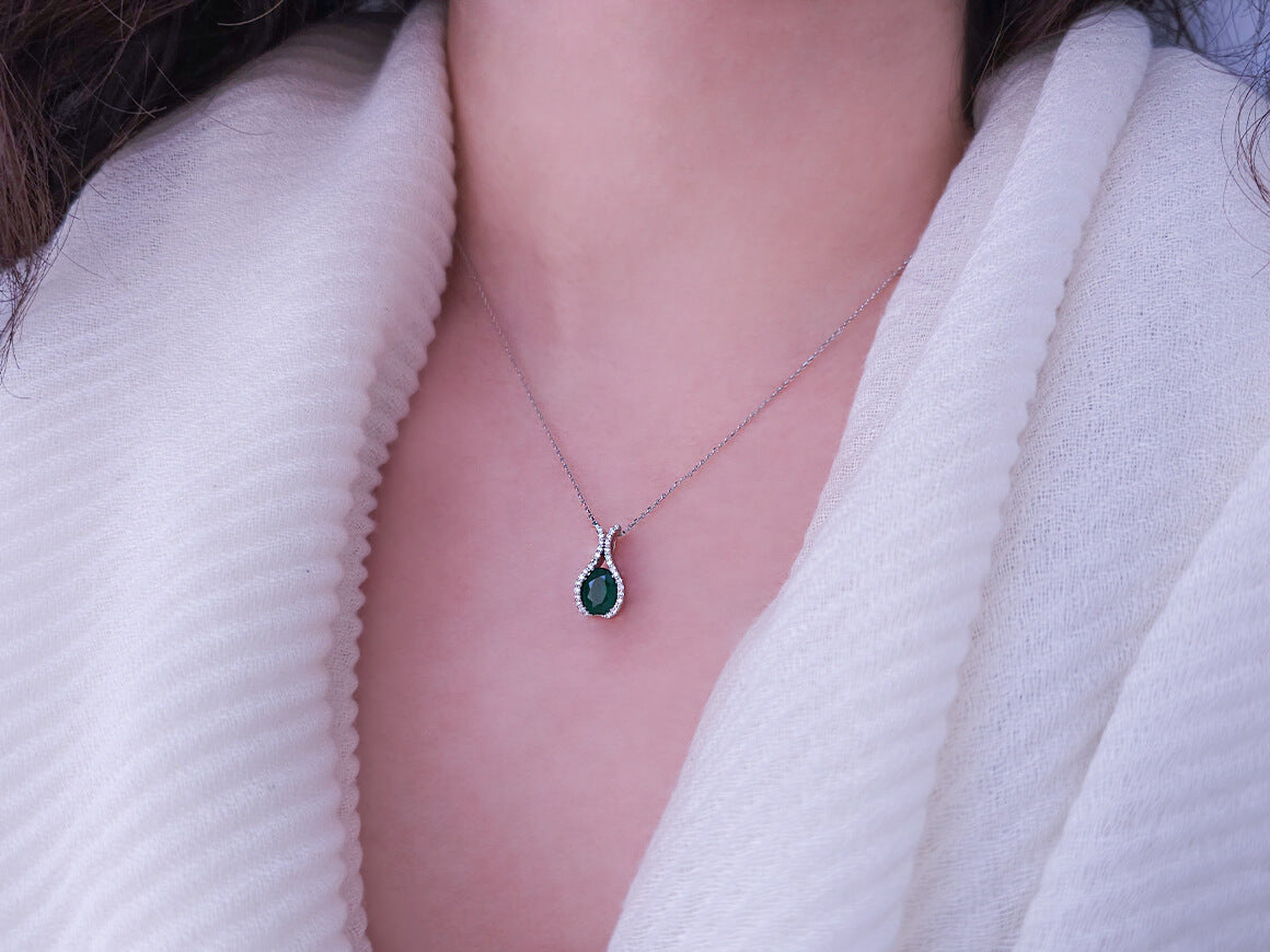 14K Beyaz Altın Oval Zümrüt ve Pırlantalı Kolye Ucu - 07P0036 - Rosy Lab Diamonds'tan yüksek kaliteli Mücevher